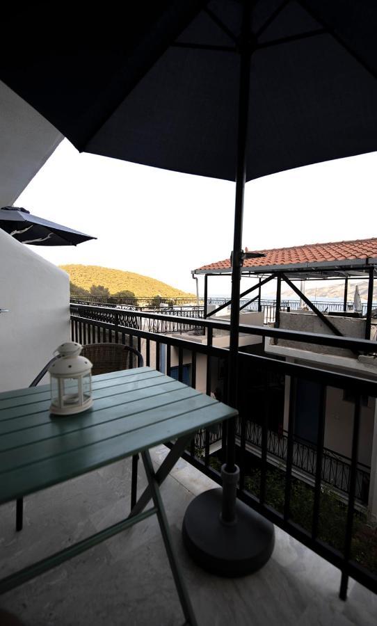 Stella Studios Poros Town Habitación foto