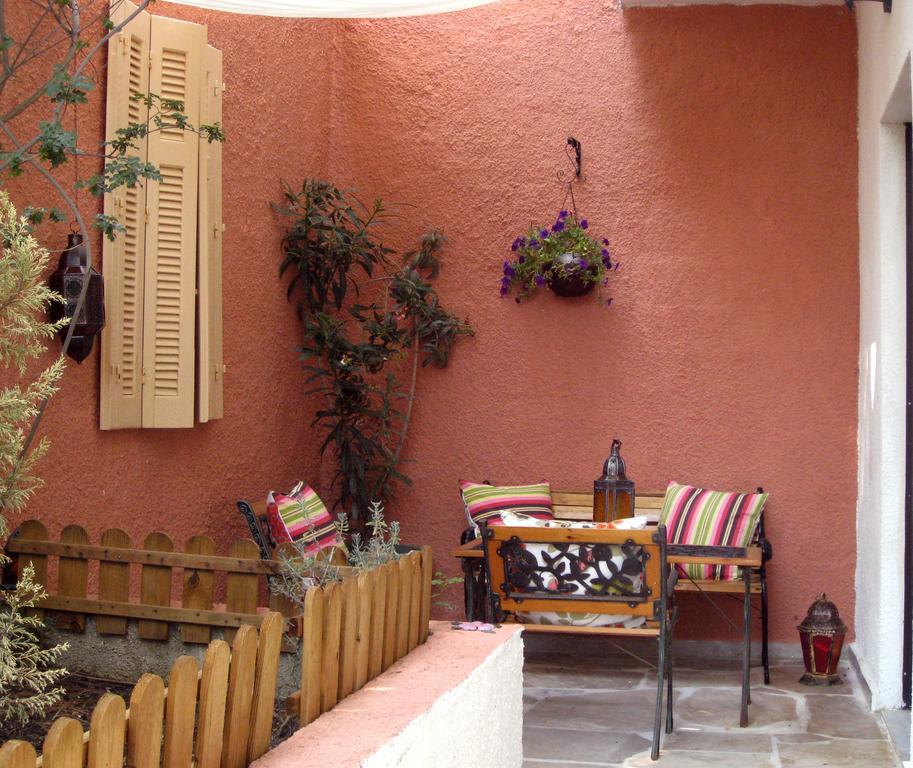 Stella Studios Poros Town Habitación foto